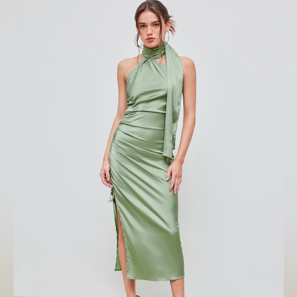 Elegant Green Sleeveless Dress